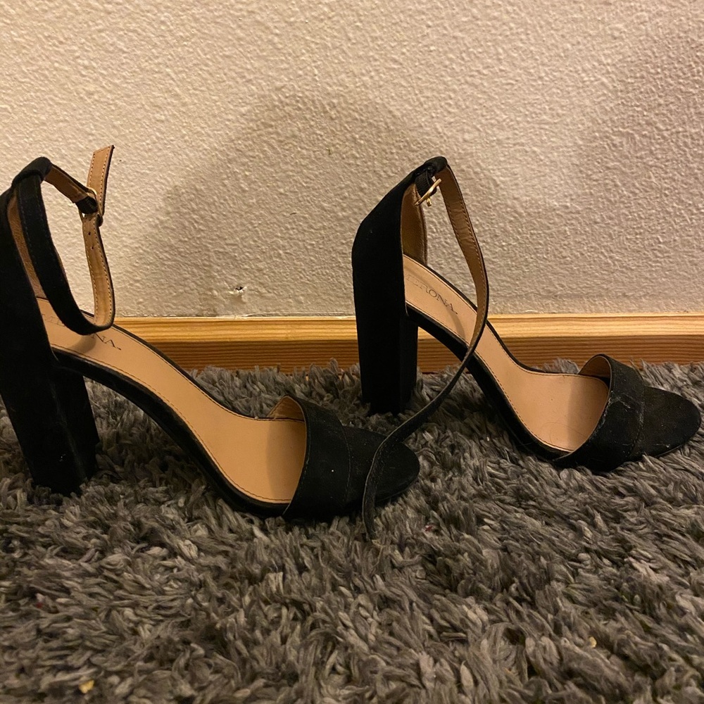 Black heels size 7